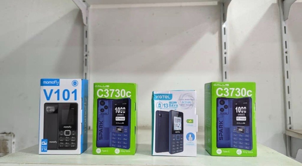 Momofly V101 Feature Phone — G-Products